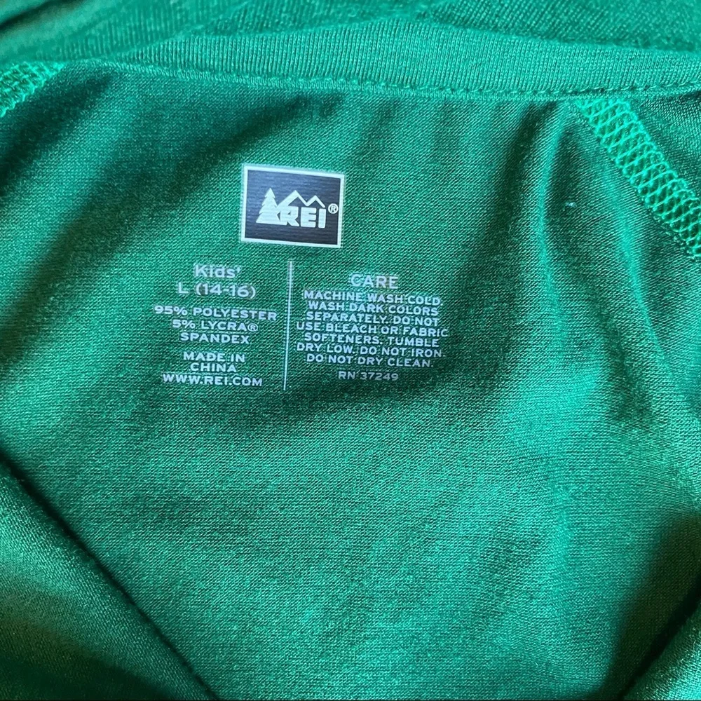 REI kids lightweight base layer kids 1/4 zip
